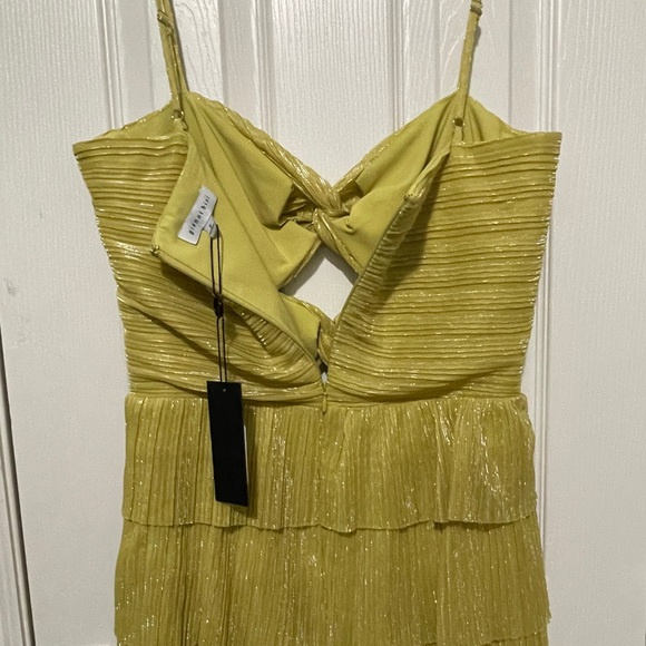 NWT Gianni Bini Grace Metallic Plisse
Sweetheart Neck Cut-Out Tiered Dress - Picture 8 of 9